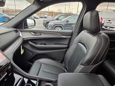 New 2025 Jeep Grand Cherokee Limited image 25