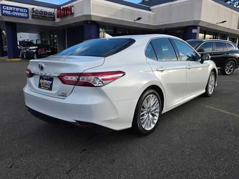 Used 2018 Toyota Camry XLE w/ Audio Package image 3