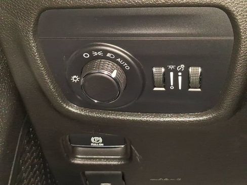 Used 2023 Jeep Grand Cherokee L Altitude AWD/4WD image 36