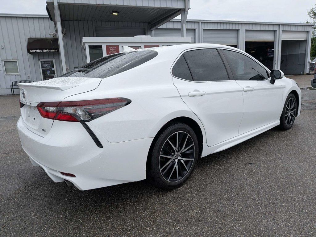 Used 2023 Toyota Camry SE FWD image 3