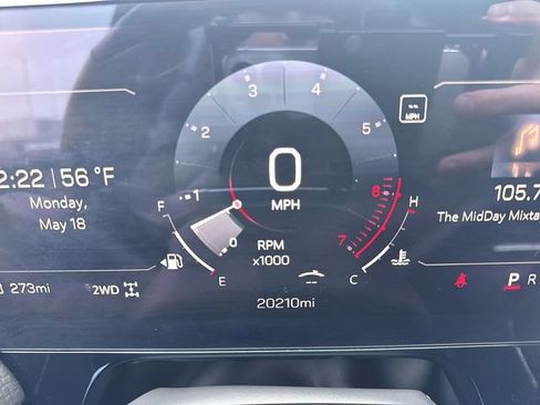 Used 2025 GMC Yukon XL Denali AWD/4WD image 12