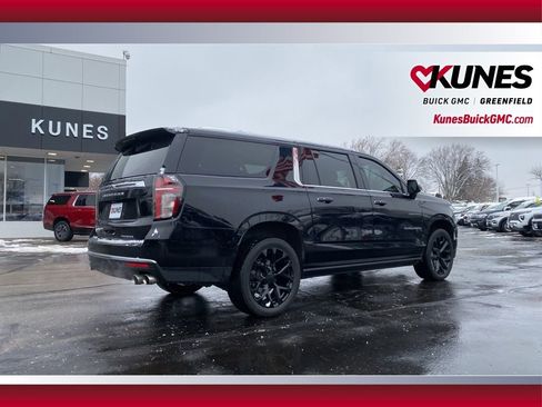 Used 2022 Chevrolet Suburban Premier w/ Premium Package image 5