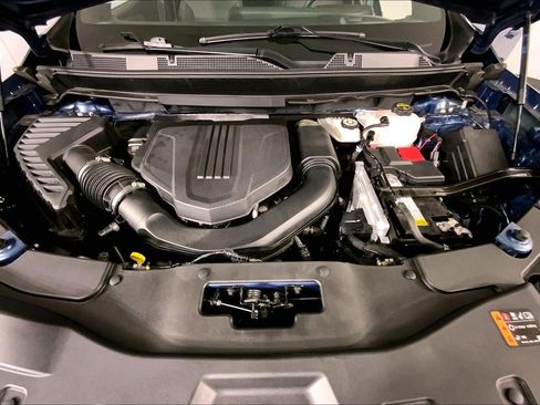 Used 2025 Chevrolet Traverse LT AWD/4WD image 10