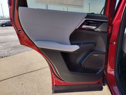 New 2026 Mitsubishi Outlander SE AWD/4WD image 32