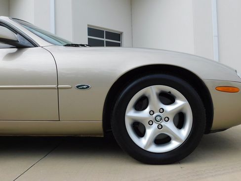 Used 2000 Jaguar XK8 Convertible RWD image 32