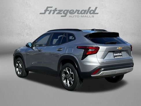 Used 2025 Chevrolet Trax LT image 8