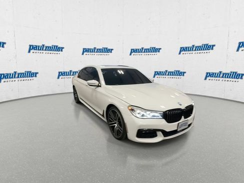 Used 2018 BMW 750i RWD image 3