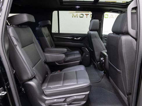 Used 2022 GMC Yukon XL Denali w/ Denali Premium Package image 16