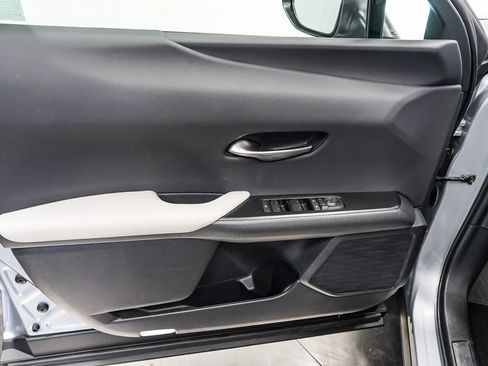 Certified 2025 Lexus UX 300h FWD w/ Accessory Package (Z2) image 22