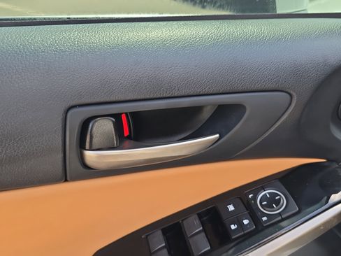 Used 2018 Lexus IS 300 image 18