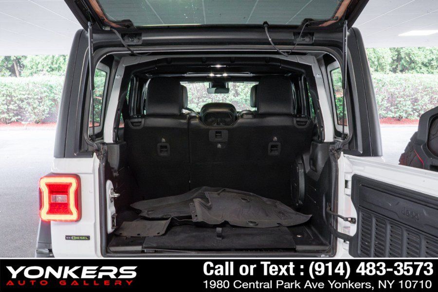 Used 2023 Jeep Wrangler Unlimited Rubicon w/ LED Lighting Group AWD/4WD image 23