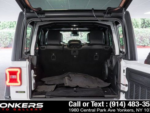 Used 2023 Jeep Wrangler Unlimited Rubicon w/ LED Lighting Group AWD/4WD image 23