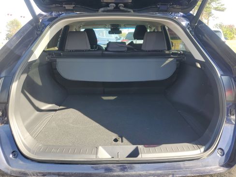 Used 2023 Toyota Venza LE image 8