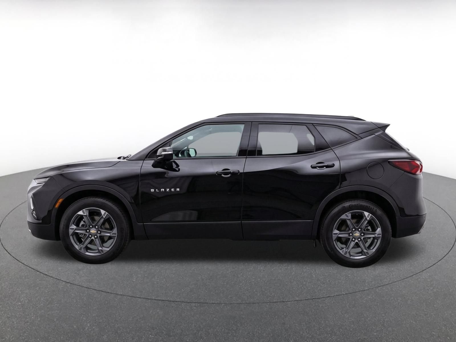 Used 2025 Chevrolet Blazer LT FWD image 4