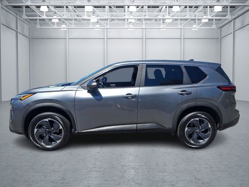 Used 2024 Nissan Rogue SV FWD image 2