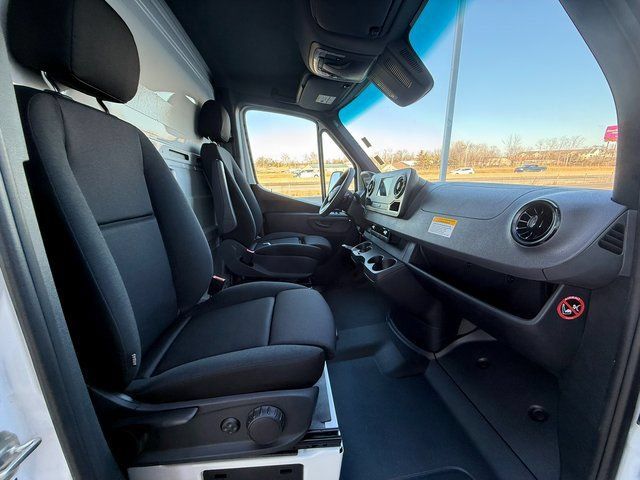 Used 2024 Mercedes-Benz Sprinter 4500 image 18