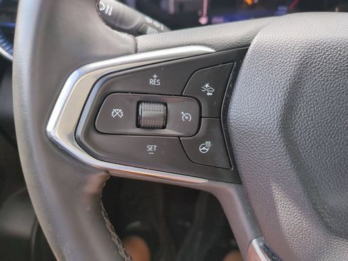Used 2025 Chevrolet Trax LT w/ LT Convenience Package FWD image 20
