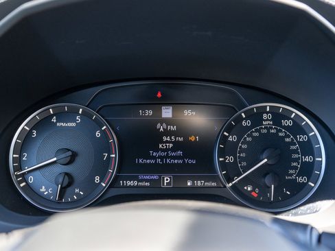 Used 2023 INFINITI QX55 Sensory w/ Lighting Package AWD/4WD image 12