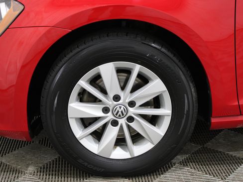 Used 2017 Volkswagen Golf S FWD image 33