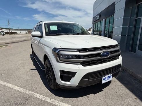 Used 2023 Ford Expedition XLT RWD image 1