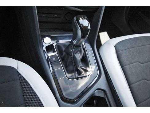 Used 2026 Volkswagen Taos SE FWD image 25