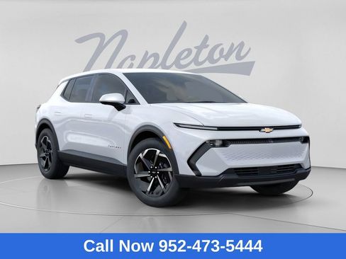New 2026 Chevrolet Equinox EV LT w/ Comfort Package AWD/4WD image 1