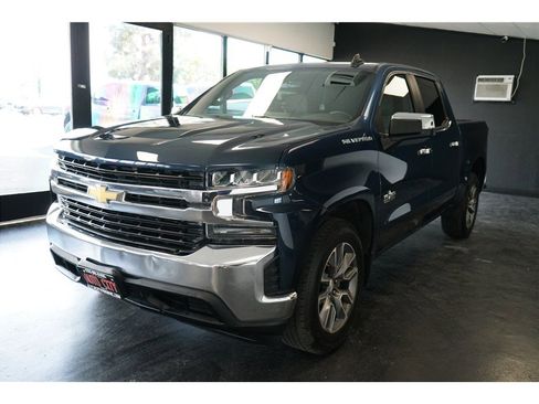Used 2019 Chevrolet Silverado 1500 LT w/ Texas Edition image 3