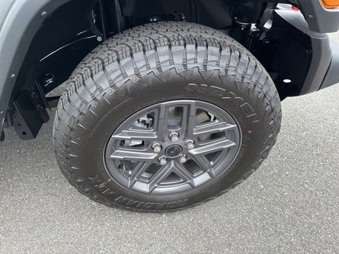 Used 2025 Jeep Wrangler Sport S image 8