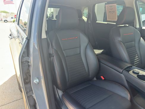 Used 2025 Nissan Rogue SV AWD/4WD image 28