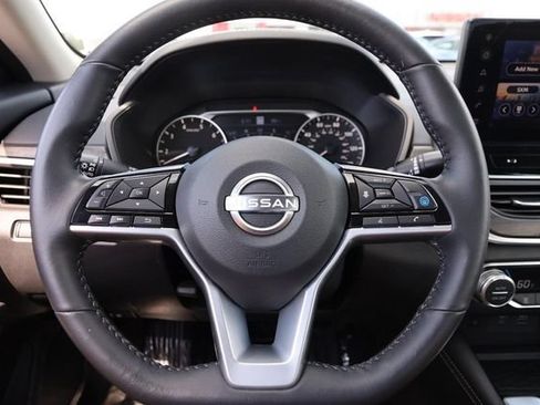 Certified 2025 Nissan Altima 2.5 SL FWD image 11
