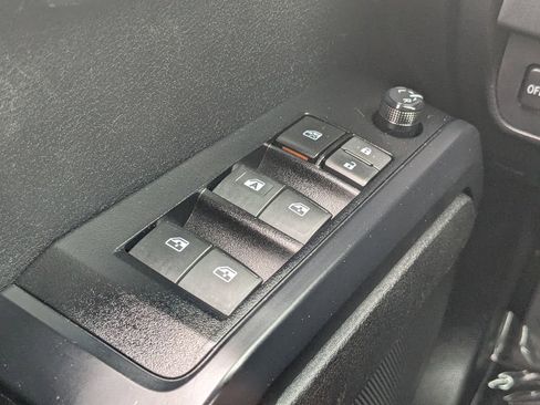 Used 2023 Toyota Tacoma SR w/ SR Convenience Package RWD image 9