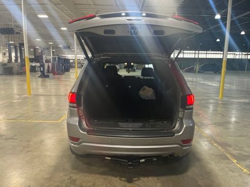 Used 2020 Jeep Grand Cherokee Altitude RWD image 16
