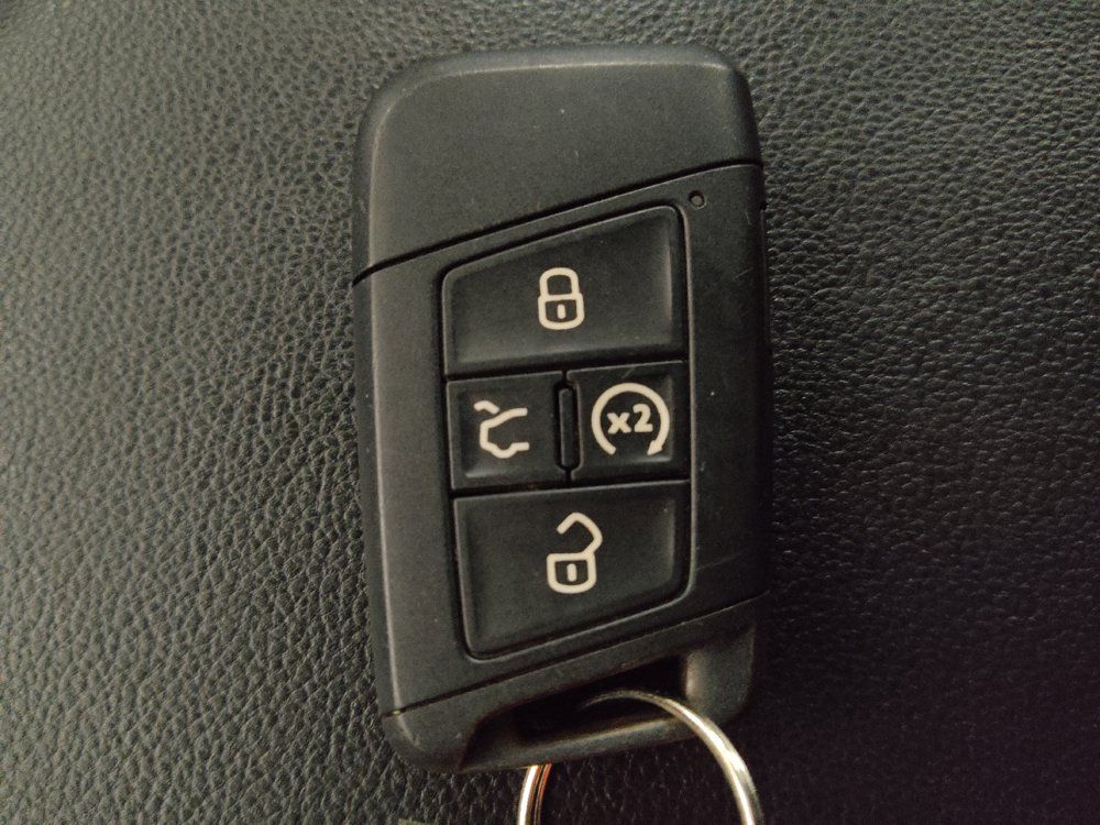 Used 2024 Volkswagen Jetta SE FWD image 32
