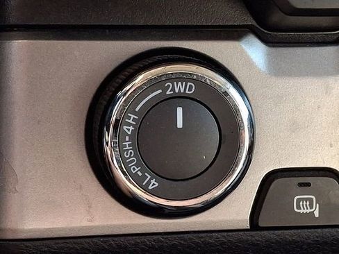 Certified 2020 Toyota Tacoma SR5 AWD/4WD image 32
