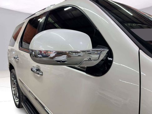 Used 2012 Cadillac Escalade Luxury AWD/4WD image 15