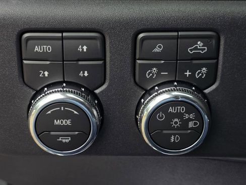 New 2026 GMC Sierra 1500 SLT AWD/4WD image 16
