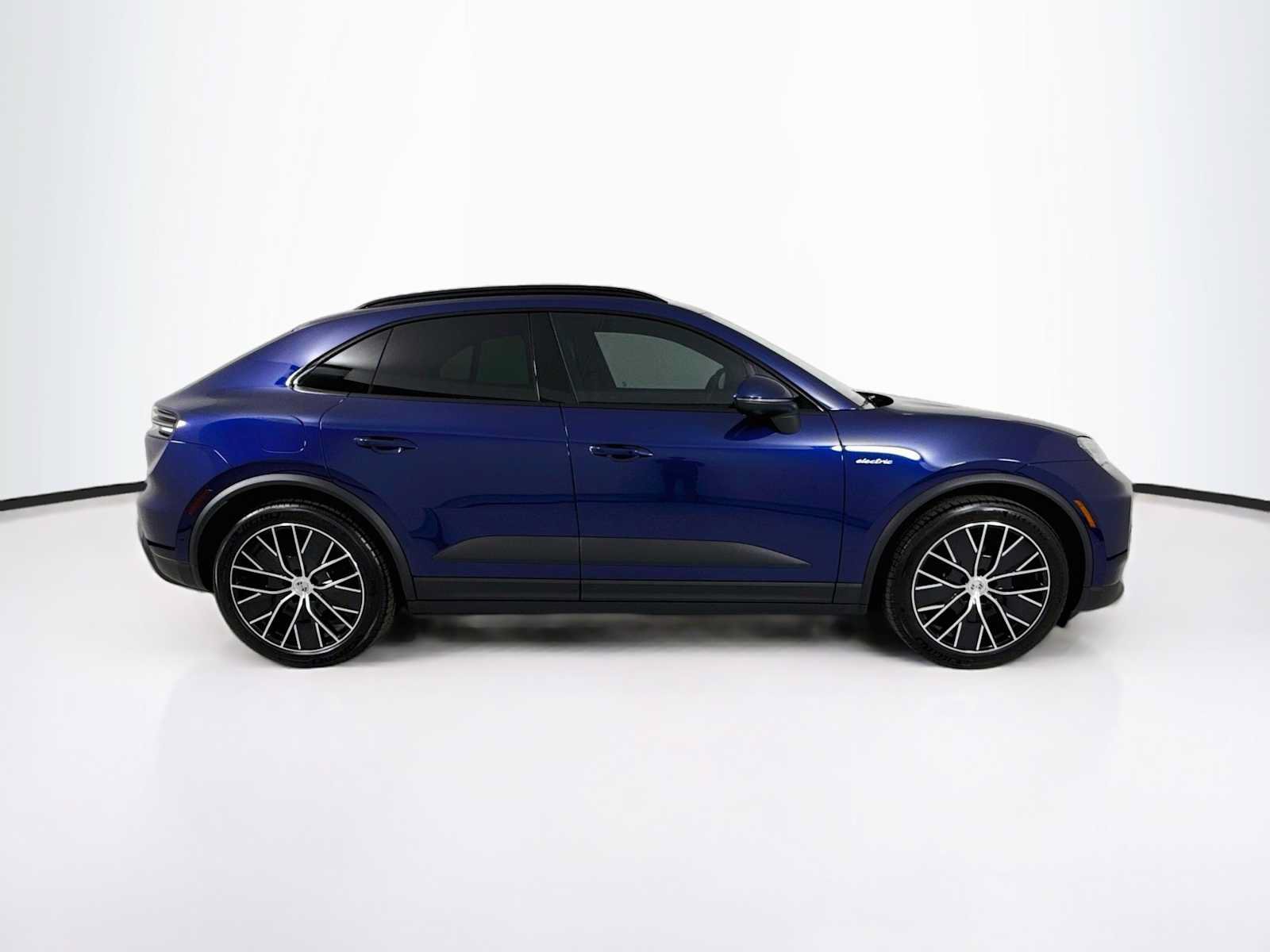 Used 2026 Porsche Macan Electric RWD image 8