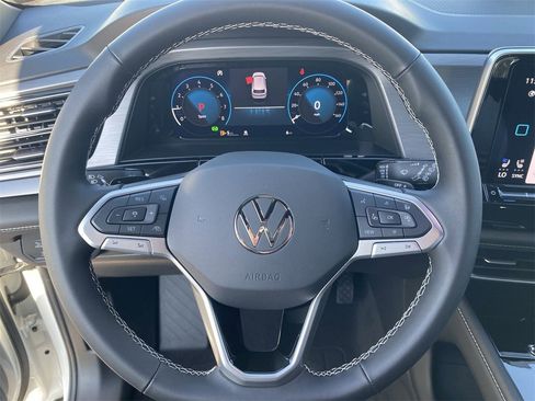 New 2026 Volkswagen Atlas Cross Sport SE image 18