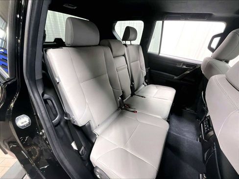 Used 2023 Lexus GX 460 w/ Black Line Special Edition image 32