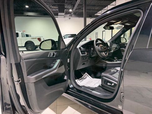 Used 2020 BMW X5 M50i w/ Premium Package AWD/4WD image 19