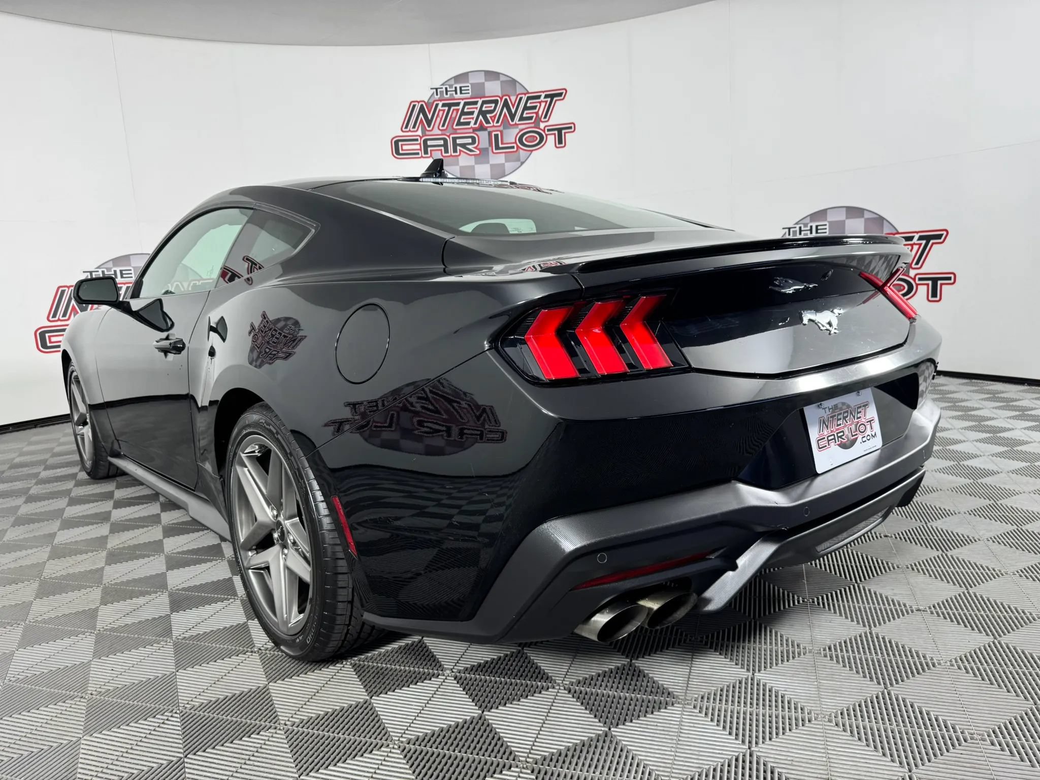 Used 2025 Ford Mustang Coupe RWD image 25