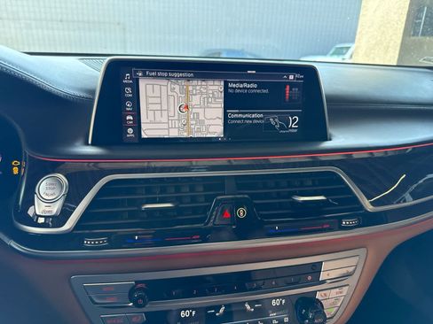 Used 2021 BMW 750i xDrive w/ Autobahn Package AWD/4WD image 24
