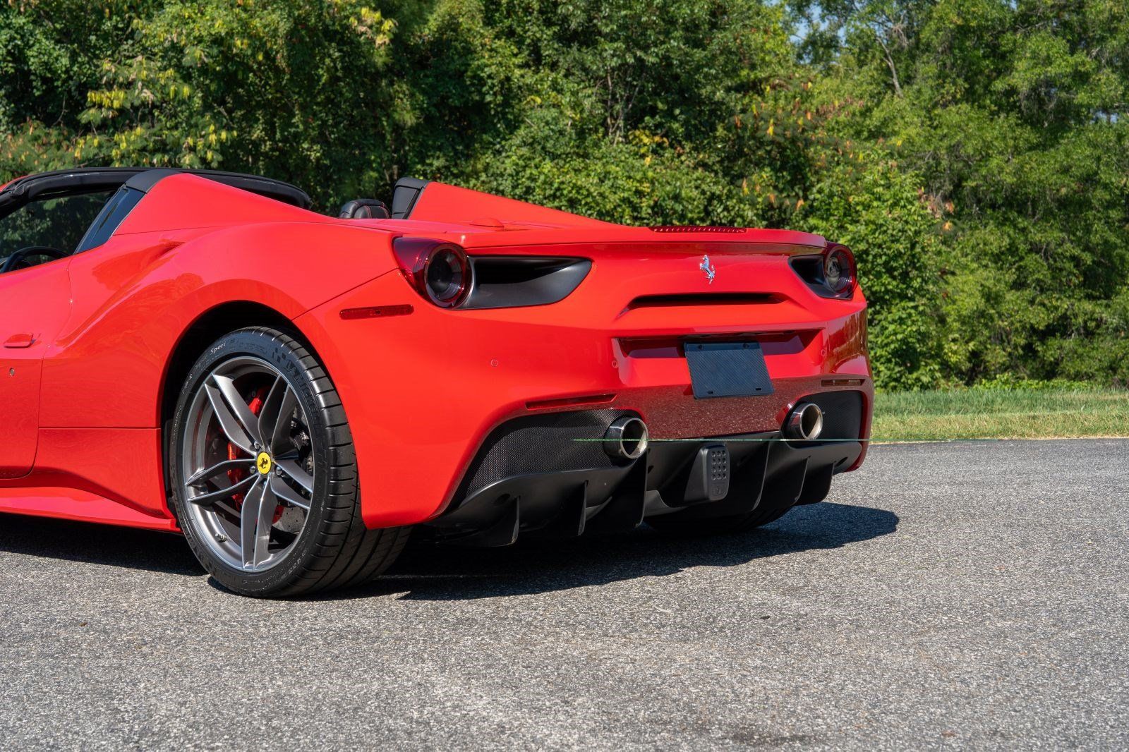 Used 2018 Ferrari 488 Spider RWD image 23