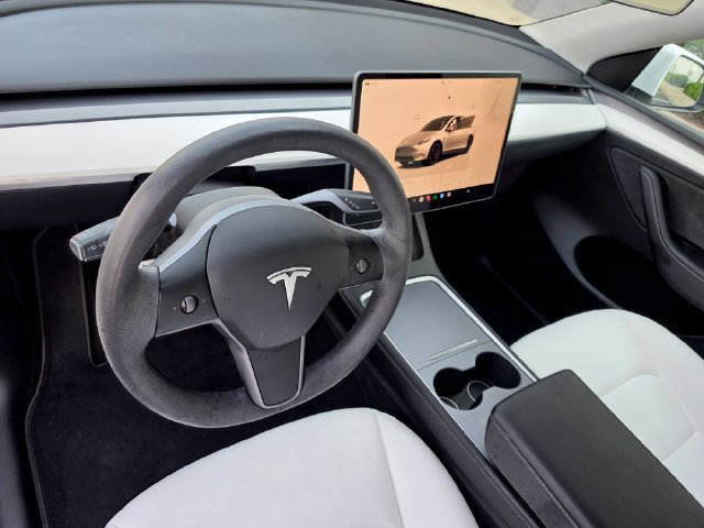 Used 2022 Tesla Model Y Performance AWD/4WD image 22
