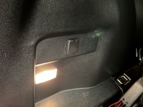 Used 2018 Ford Explorer XLT w/ Equipment Group 202A AWD/4WD image 32