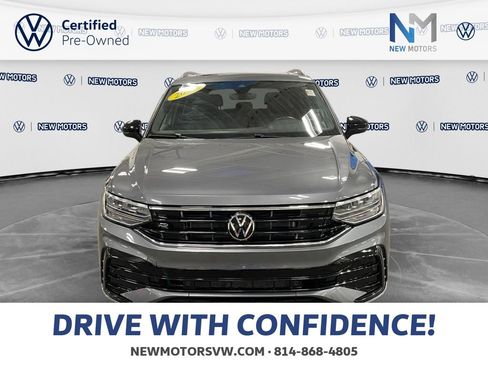 Used 2024 Volkswagen Tiguan SE R-Line AWD/4WD image 8