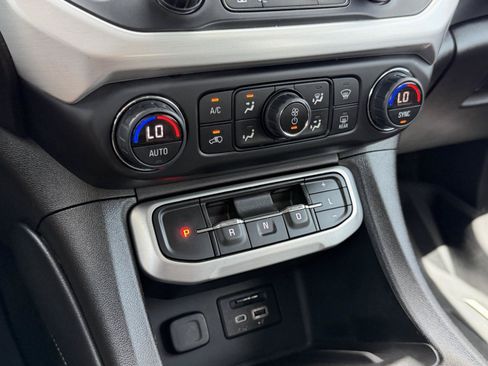 Used 2023 GMC Acadia SLE w/ Driver Convenience Package FWD image 24