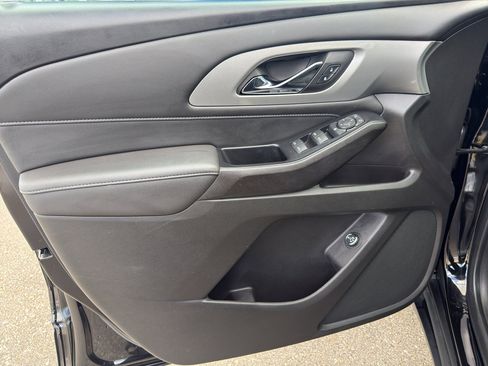 Used 2023 Chevrolet Traverse LT image 13