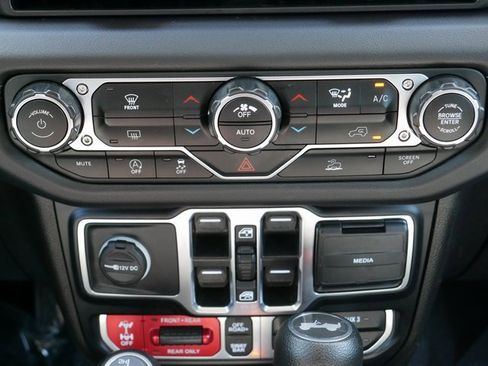 Used 2024 Jeep Wrangler Unlimited Rubicon image 21