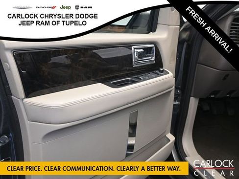 Used 2017 Lincoln Navigator Select image 13